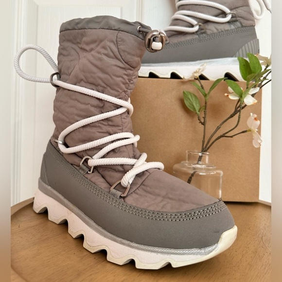 SOREL ~ Women’s Gray and White Winter/Snow Lace-Up Boots w/Fleece Lining size 8 - Picture 9 of 10